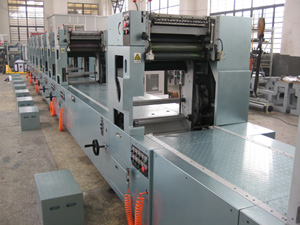 Ротационная печатная машина для печати на фальцованной бумаге